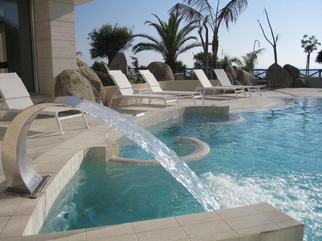 Hotel Villaggio Cala Di Volpe Capo Vaticano Exterior photo