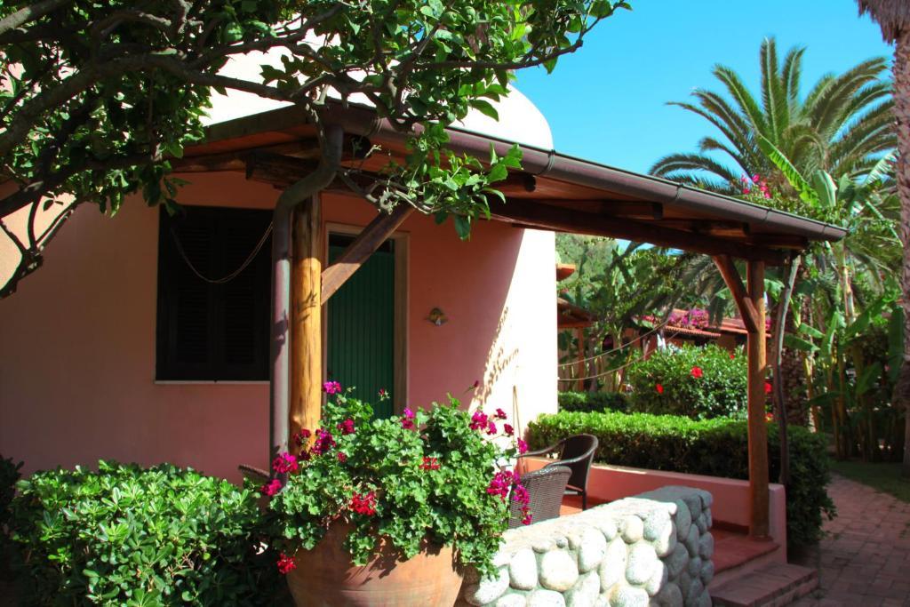 Hotel Villaggio Cala Di Volpe Capo Vaticano Room photo