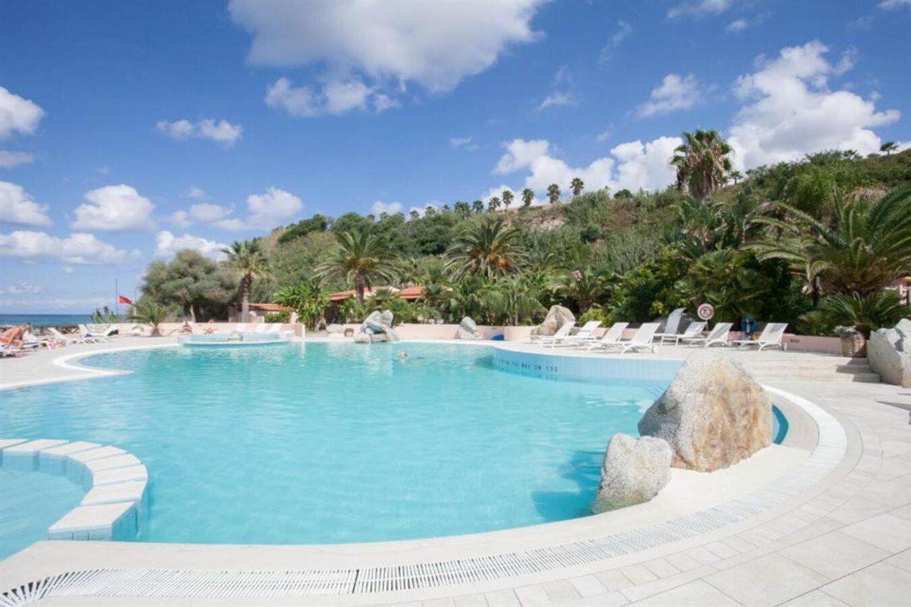 Hotel Villaggio Cala Di Volpe Capo Vaticano Exterior photo