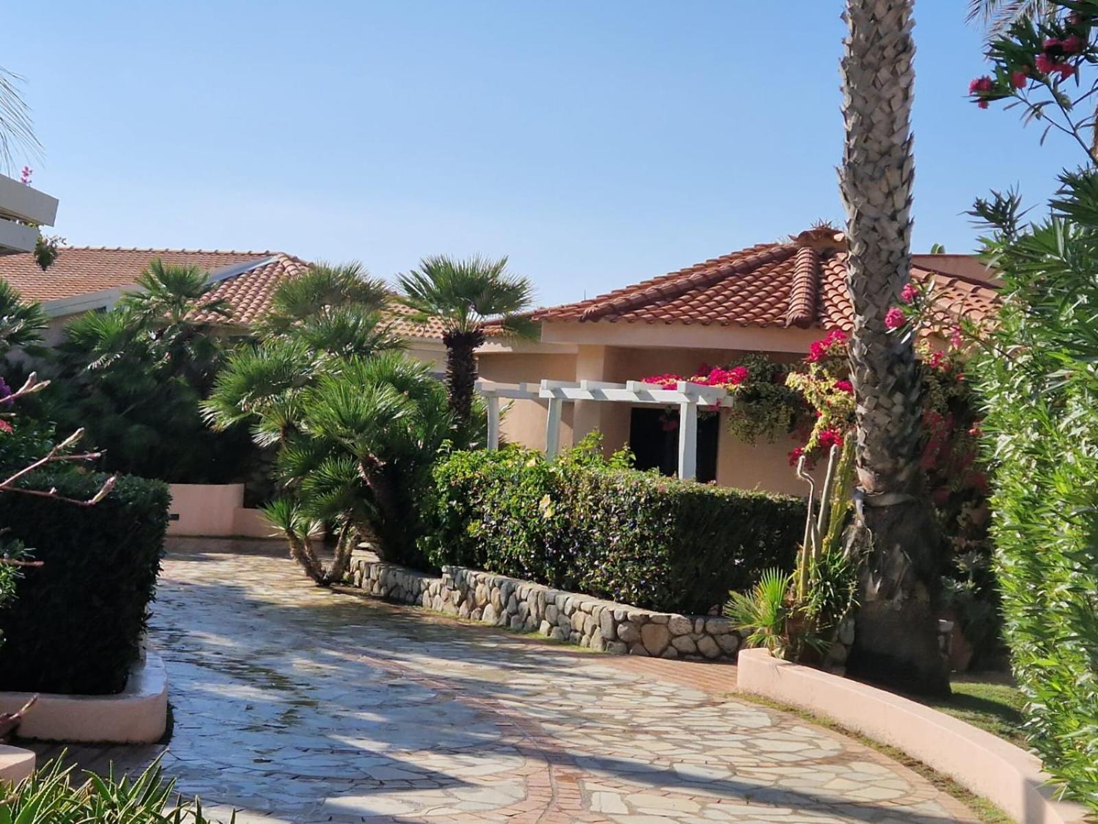Hotel Villaggio Cala Di Volpe Capo Vaticano Exterior photo