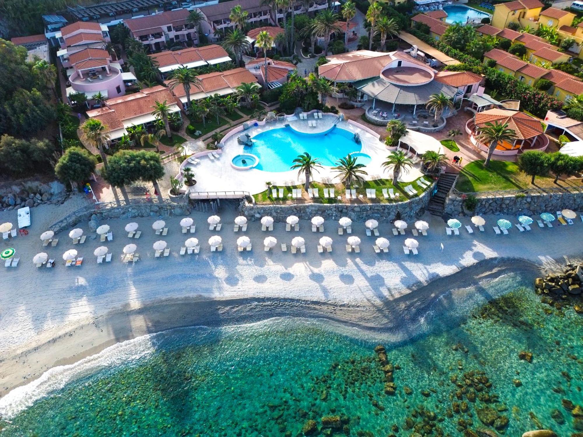 Hotel Villaggio Cala Di Volpe Capo Vaticano Exterior photo