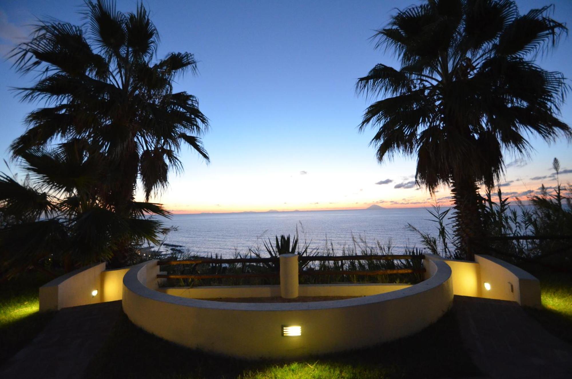 Hotel Villaggio Cala Di Volpe Capo Vaticano Exterior photo