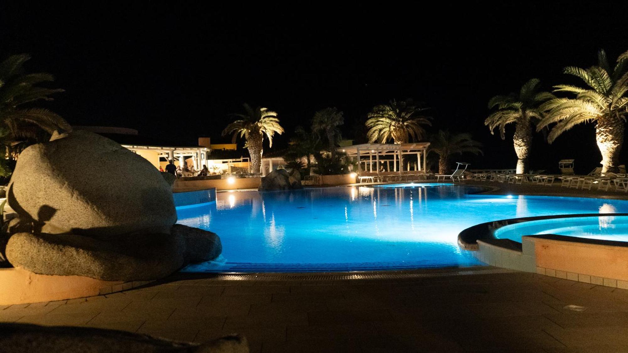 Hotel Villaggio Cala Di Volpe Capo Vaticano Exterior photo