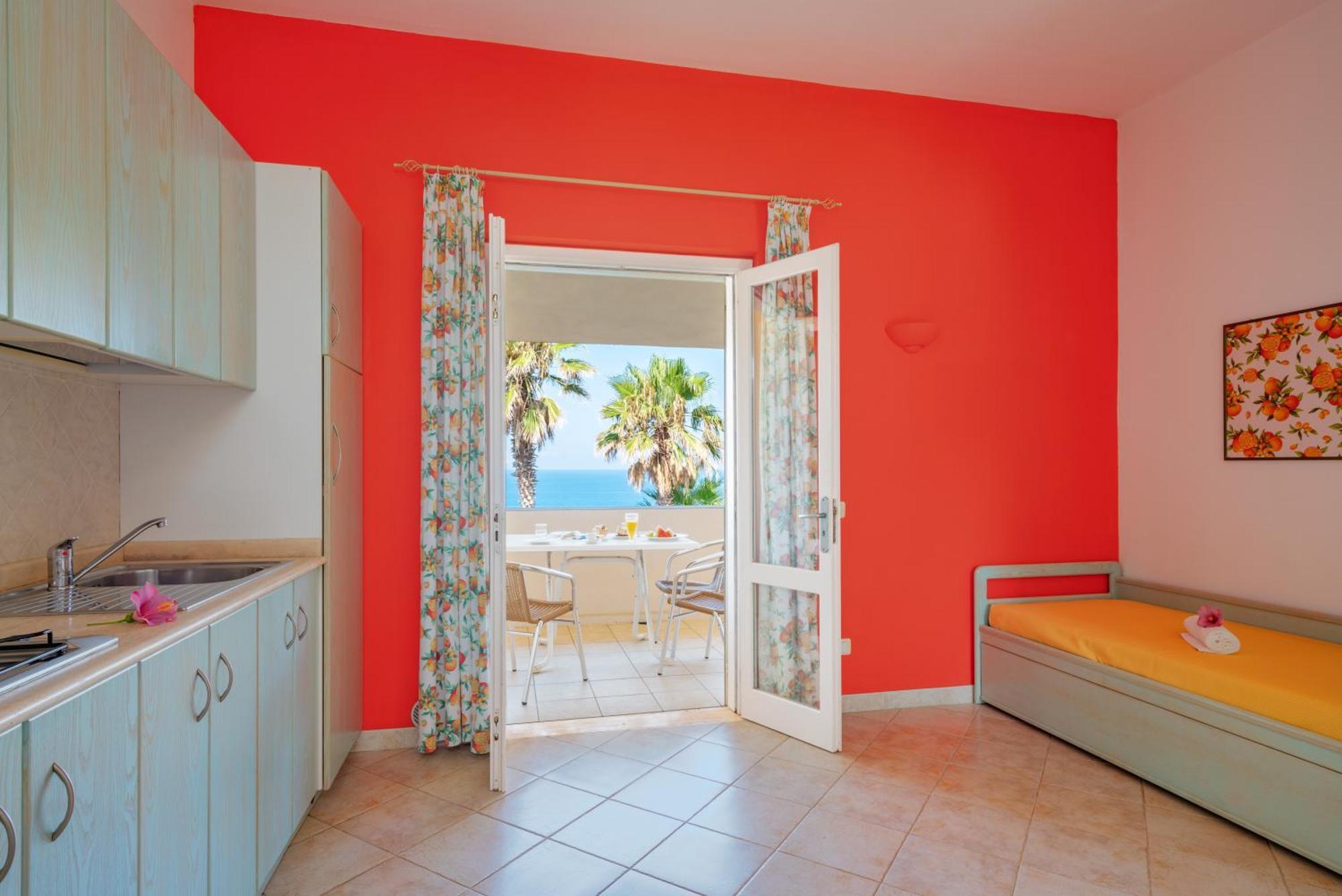 Hotel Villaggio Cala Di Volpe Capo Vaticano Exterior photo